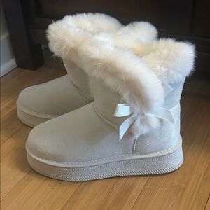 Faux Fur Lined Winter Boots with Bow